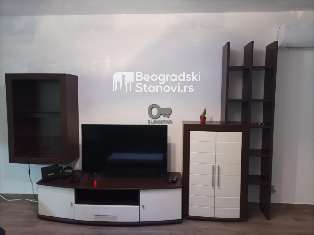 Stan na prodaju u Beogradu, Novi Beograd blok 11 (Hotel Jugoslavija), trosoban, 76m2, cena 228000 evra