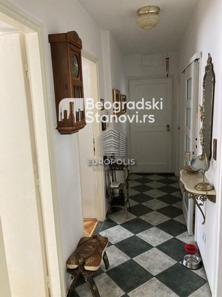 Stan na prodaju u Beogradu, Zemun, troiposoban, 70m2, cena 164900 evra