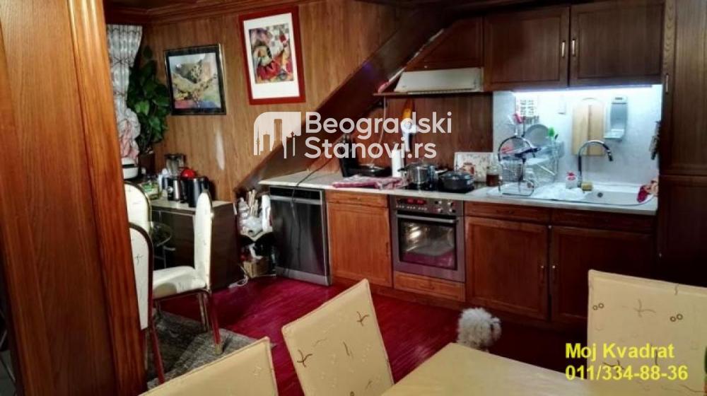 Stan na prodaju u Beogradu, Zemun centar, cetvorosoban, 142m2, cena 260000 evra