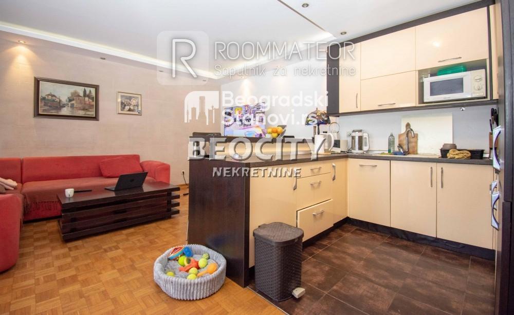 Stan na prodaju u Beogradu, Novi Beograd blok 11 (Hotel Jugoslavija), trosoban, 120m2, cena 375000 evra