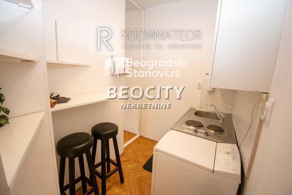 Stan na prodaju u Beogradu, Novi Beograd blok 12 (YUBC), jednoiposoban, 36m2, cena 169000 evra