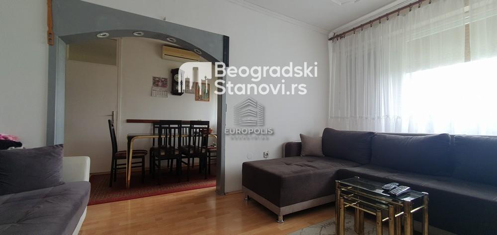 Stan na prodaju u Beogradu, Novi Beograd blok 70 (Kineski TC), dvoiposoban, 68m2, cena 192000 evra