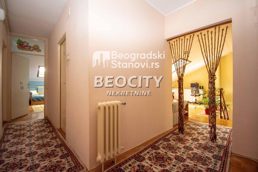 Stan na prodaju u Beogradu, Novi Beograd blok 44 (Piramida), dvoiposoban, 94m2, cena 247000 evra