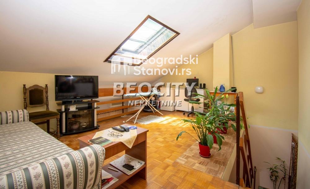 Stan na prodaju u Beogradu, Novi Beograd blok 44 (Piramida), dvoiposoban, 94m2, cena 247000 evra