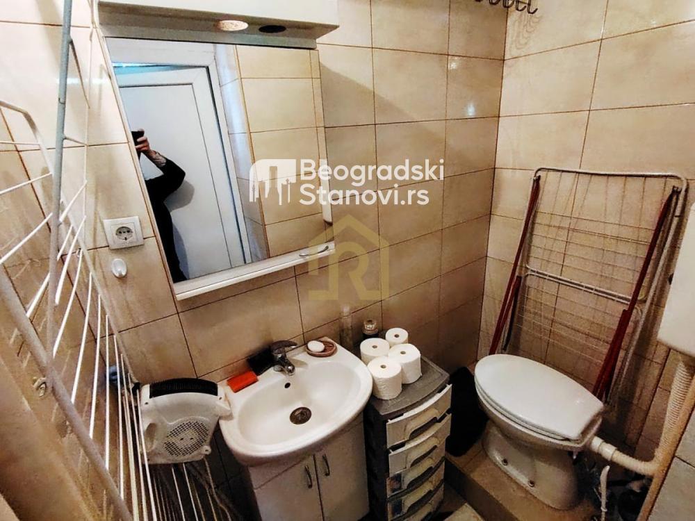 Stan na prodaju u Beogradu, Novi Beograd blok 7 (Paviljoni), dvoiposoban, 62m2, cena 155000 evra