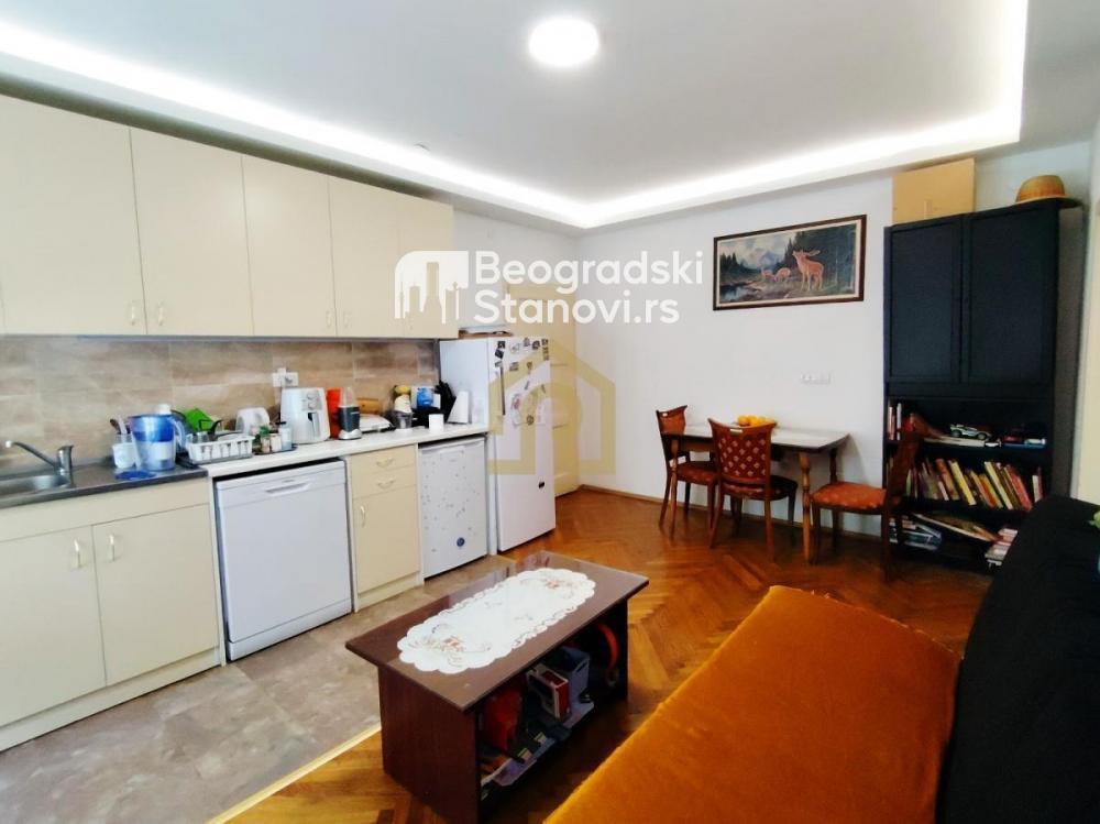 Stan na prodaju u Beogradu, Novi Beograd blok 7 (Paviljoni), dvoiposoban, 62m2, cena 155000 evra