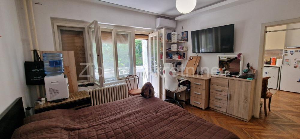 Stan na prodaju u Beogradu, Novi Beograd blok 8 (Paviljoni), dvoiposoban, 54m2, cena 155000 evra