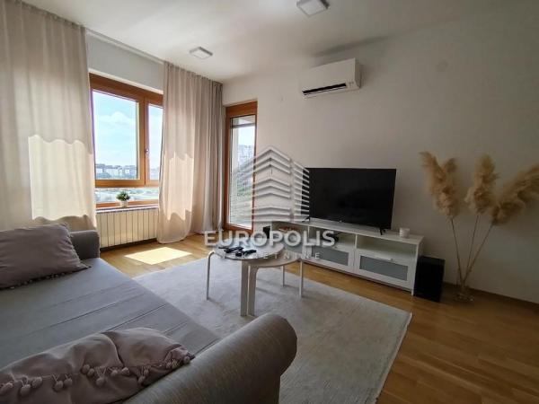 Stan na prodaju u Beogradu, Novi Beograd blok 45 (TC Enjub), dvosoban, 54m2, cena 268500 evra