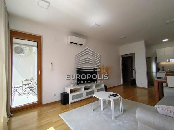 Stan na prodaju u Beogradu, Novi Beograd blok 45 (TC Enjub), dvosoban, 54m2, cena 268500 evra