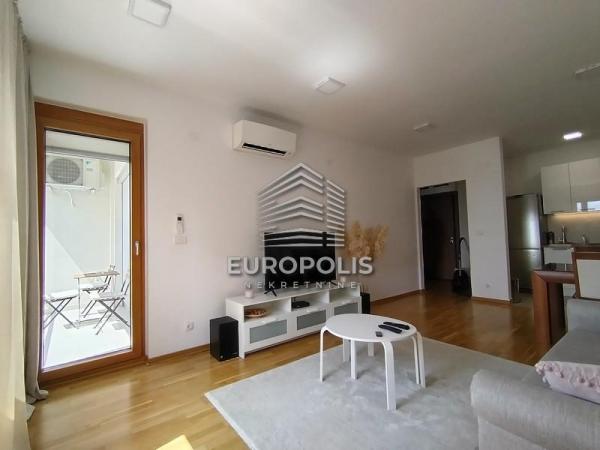 Stan na prodaju u Beogradu, Novi Beograd blok 45 (TC Enjub), dvosoban, 54m2, cena 268500 evra