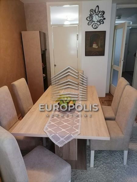 Stan na prodaju u Beogradu, Zemun, cetvorosoban, 110m2, cena 185000 evra