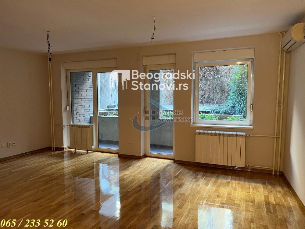 Stan na prodaju u Beogradu, Vračar, dvoiposoban, 74m2, cena 223000 evra