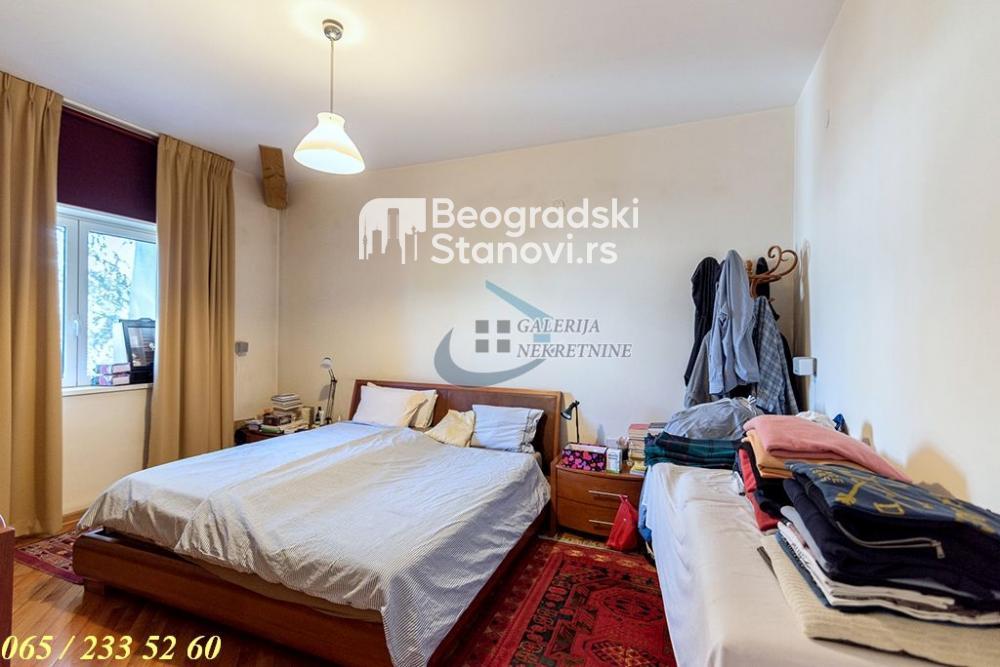 Stan na prodaju u Beogradu, Voždovac, 375m2, cena 980000 evra