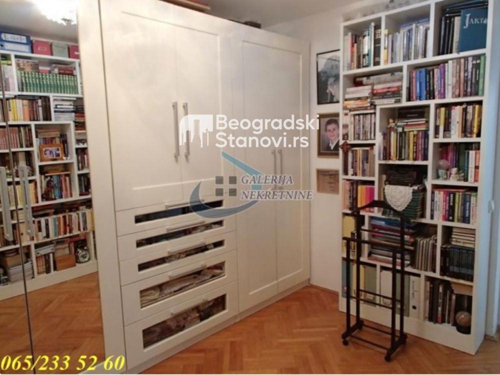 Stan na prodaju u Beogradu, Stari grad, cetvorosoban, 63m2, cena 295000 evra