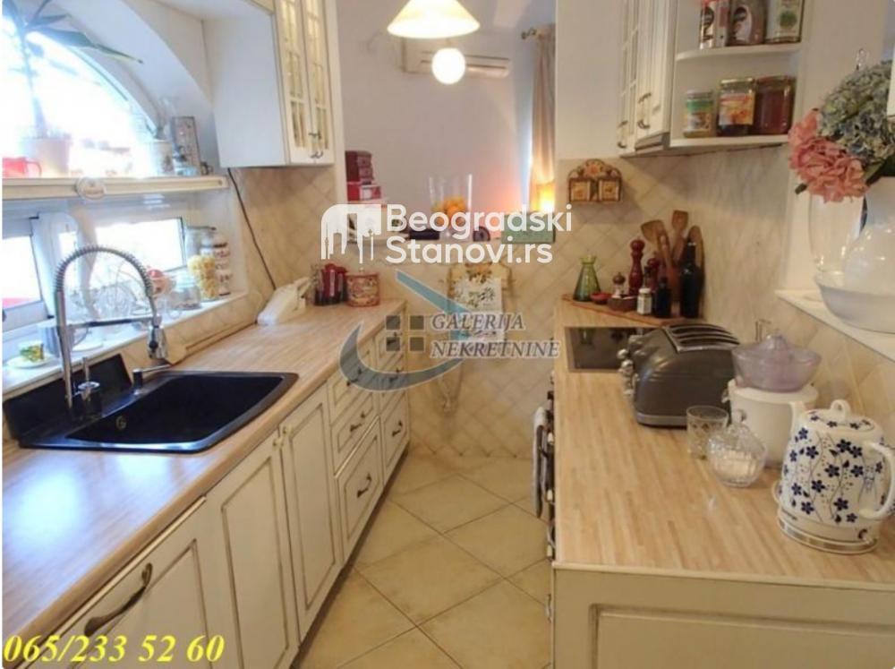 Stan na prodaju u Beogradu, Stari grad, cetvorosoban, 63m2, cena 295000 evra