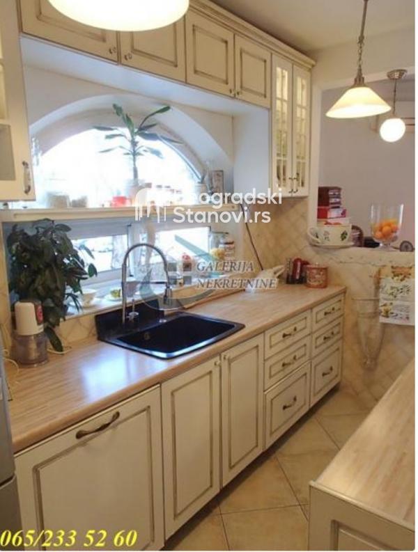 Stan na prodaju u Beogradu, Stari grad, cetvorosoban, 63m2, cena 295000 evra