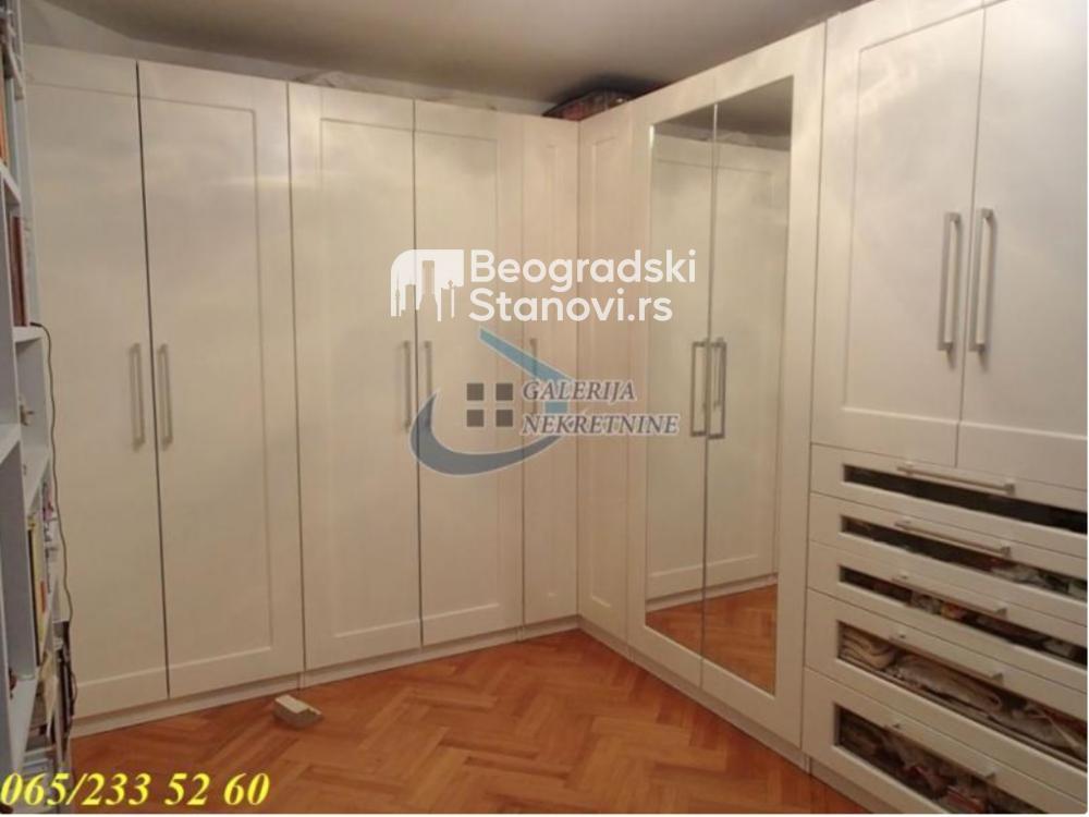 Stan na prodaju u Beogradu, Stari grad, cetvorosoban, 63m2, cena 295000 evra