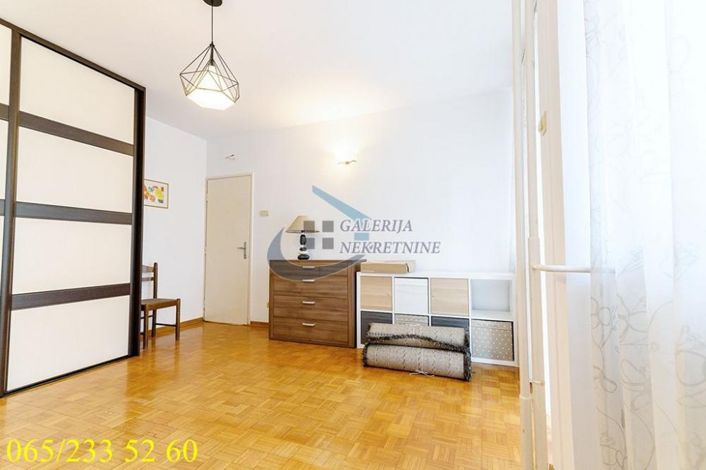 Stan na prodaju u Beogradu, Novi Beograd, dvoiposoban, 81m2, cena 248000 evra