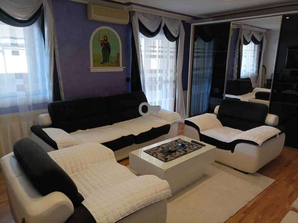 Stan na prodaju u Beogradu, Braće Jerković, trosoban, 130m2, cena 245000 evra