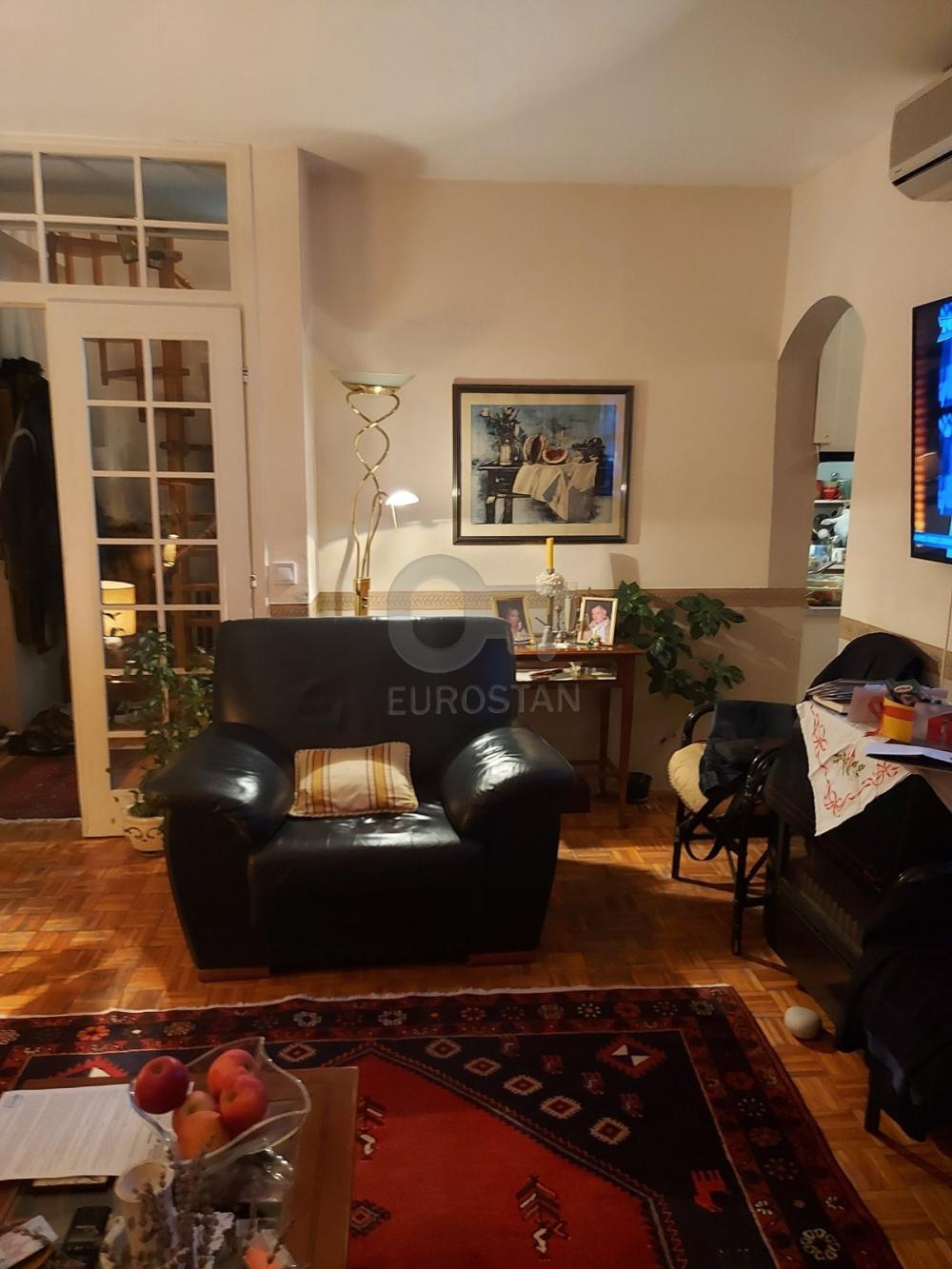 Stan na prodaju u Beogradu, Banovo brdo, trosoban, 72m2, cena 260000 evra