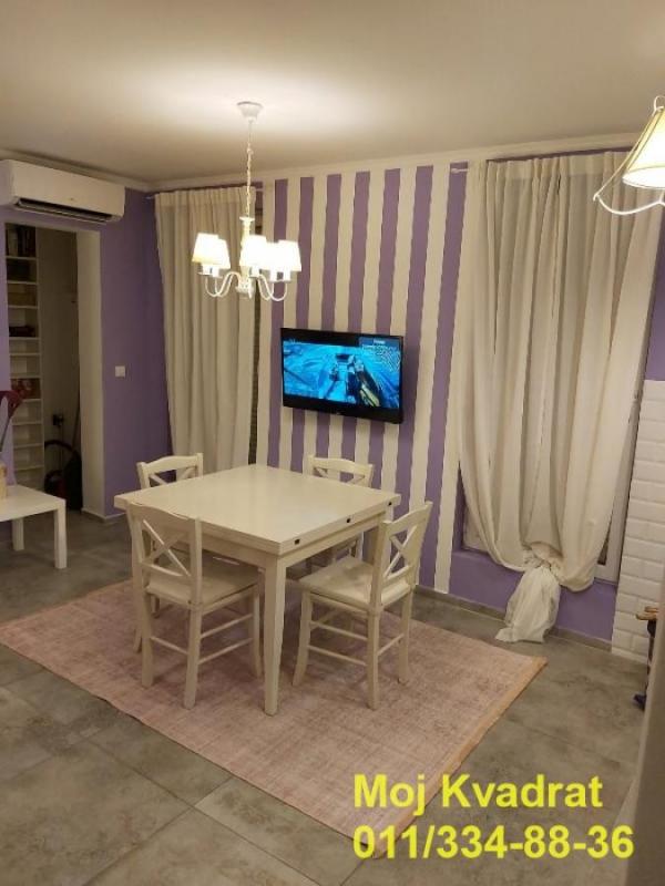 Stan na prodaju u Beogradu, Medaković 3, cetvorosoban, 64m2, cena 135000 evra