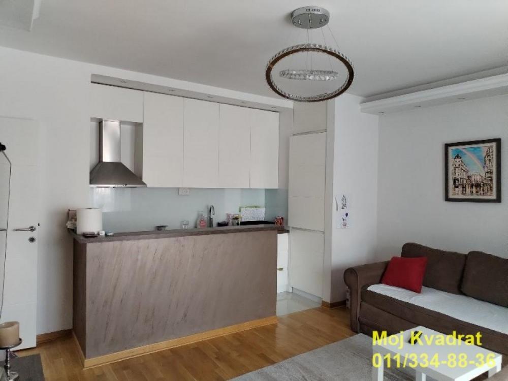 Stan na prodaju u Beogradu, Lion, trosoban, 64m2, cena 265000 evra