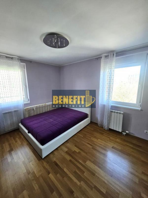 Stan na prodaju u Beogradu, Novi Beograd blok 67A (Belvile), trosoban, 80m2, cena 328000 evra