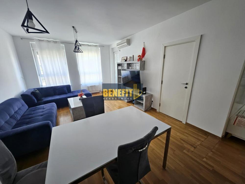 Stan na prodaju u Beogradu, Novi Beograd blok 67A (Belvile), trosoban, 80m2, cena 328000 evra