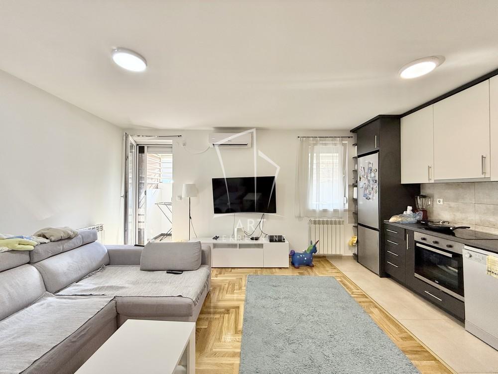 Stan na prodaju u Beogradu, Mirijevo, dvoiposoban, 54m2, cena 138000 evra