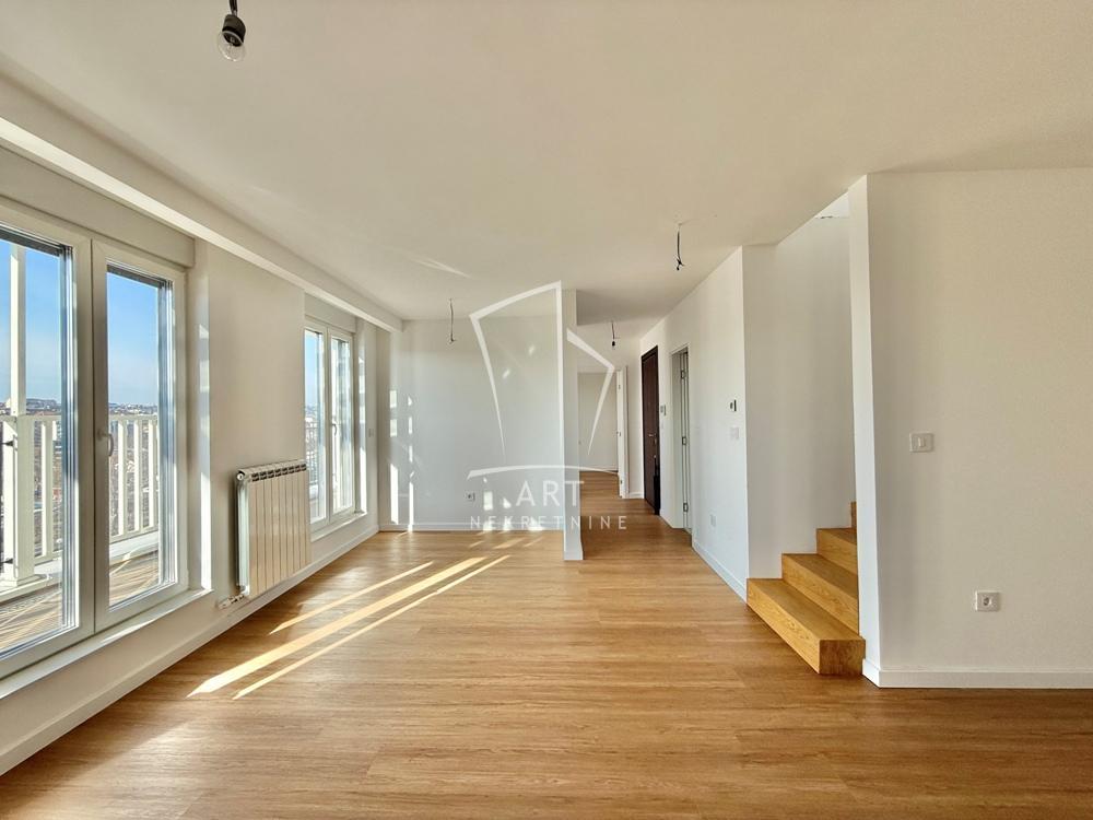 Stan na prodaju u Beogradu, Dušanovac, cetvorosoban, 162m2, cena 426800 evra