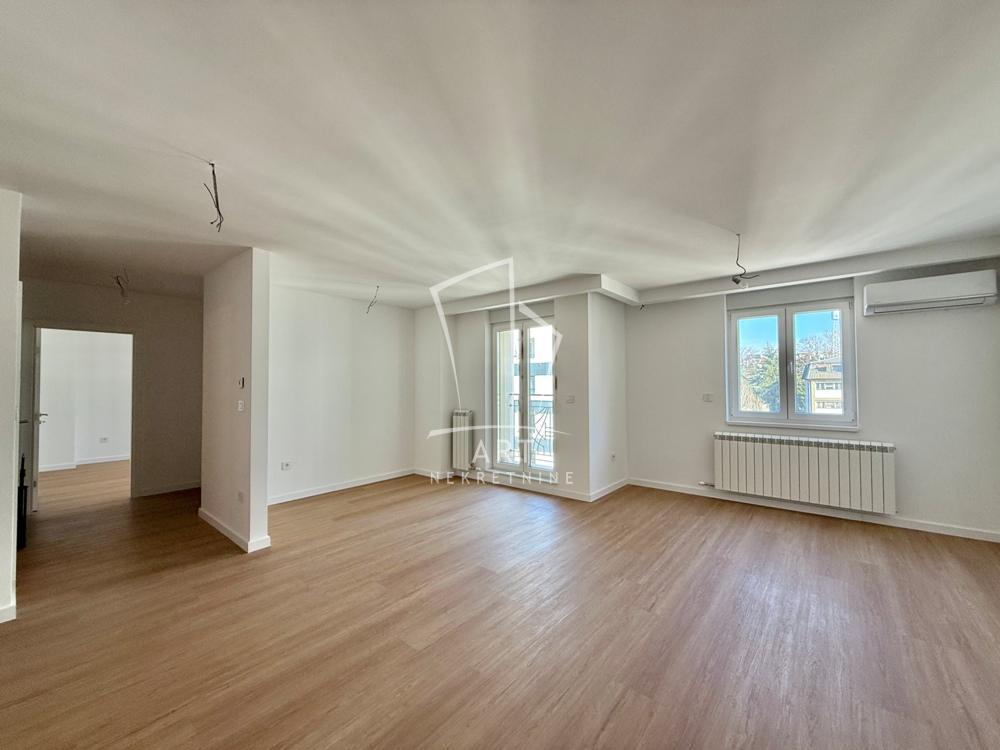 Stan na prodaju u Beogradu, Dušanovac, cetvorosoban, 124m2, cena 312400 evra