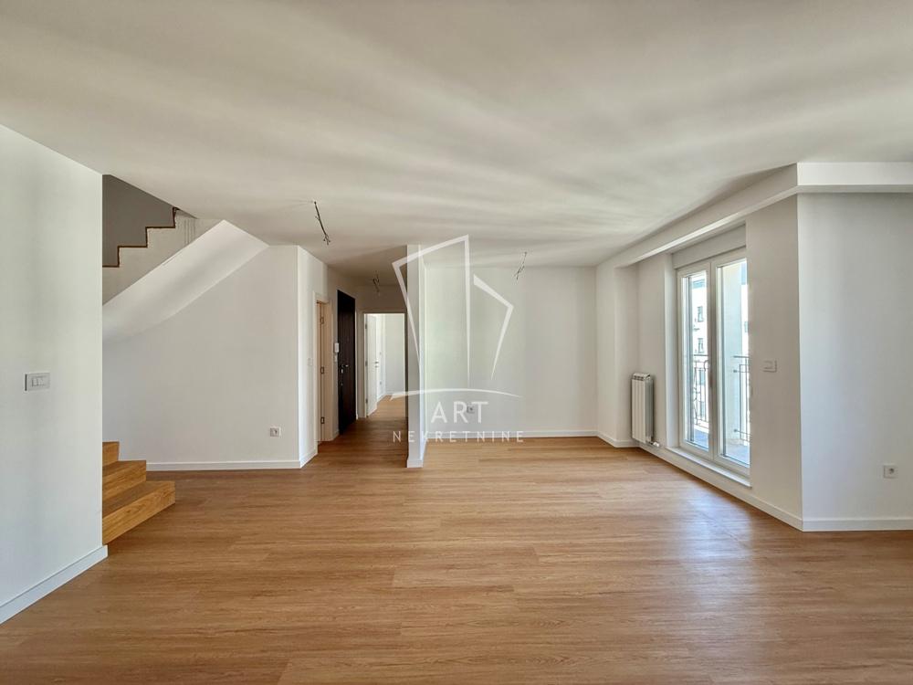 Stan na prodaju u Beogradu, Dušanovac, cetvorosoban, 124m2, cena 312400 evra