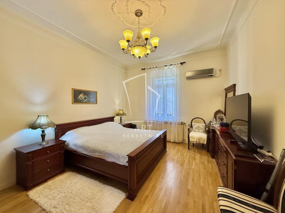Stan na prodaju u Beogradu, Vračar, trosoban, 74m2, cena 318200 evra