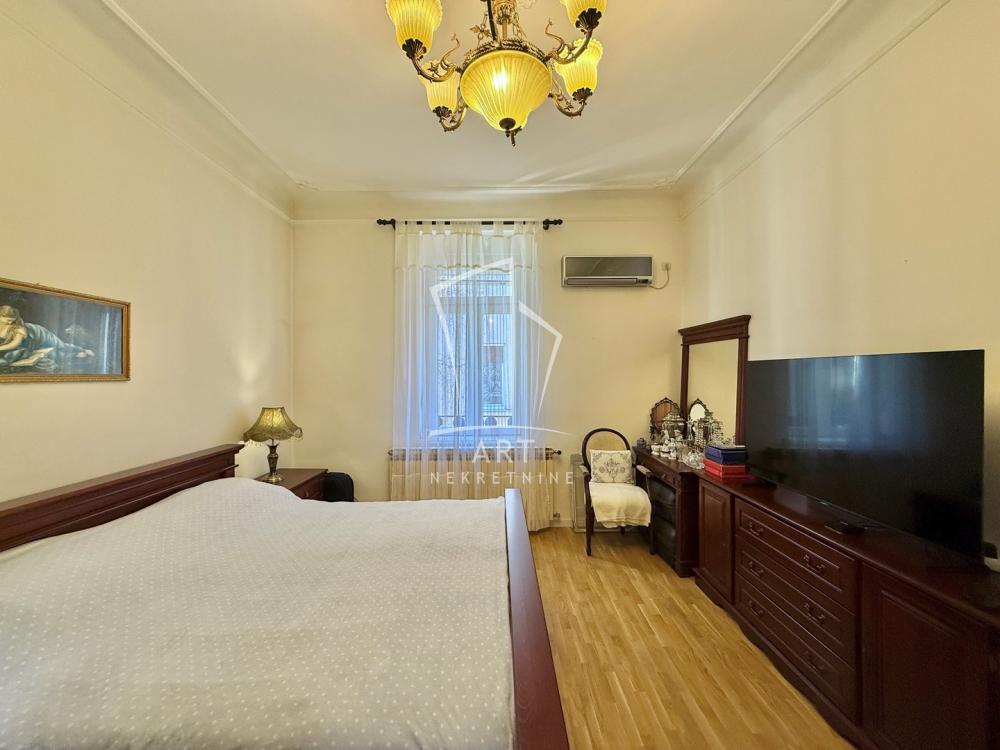 Stan na prodaju u Beogradu, Vračar, trosoban, 74m2, cena 318200 evra