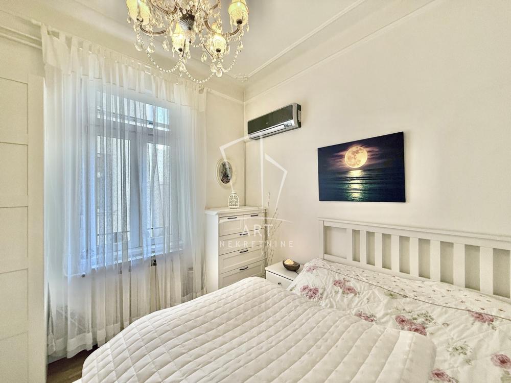 Stan na prodaju u Beogradu, Vračar, trosoban, 74m2, cena 318200 evra