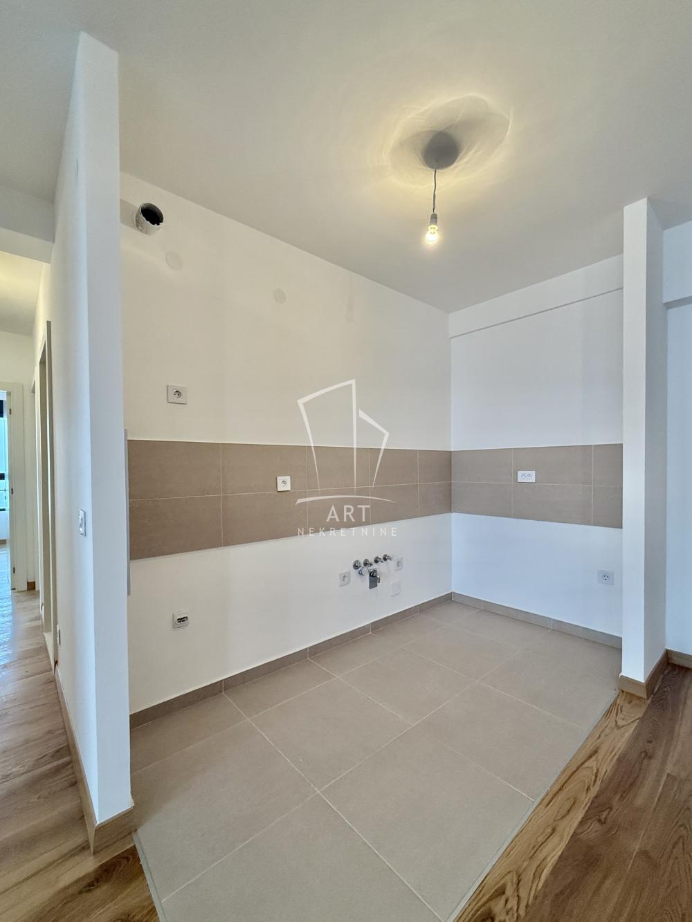 Stan na prodaju u Beogradu, Voždovac, cetvorosoban, 95m2, cena 360000 evra