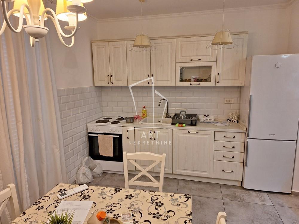 Stan na prodaju u Beogradu, Braće Jerković, cetvorosoban, 64m2, cena 150000 evra