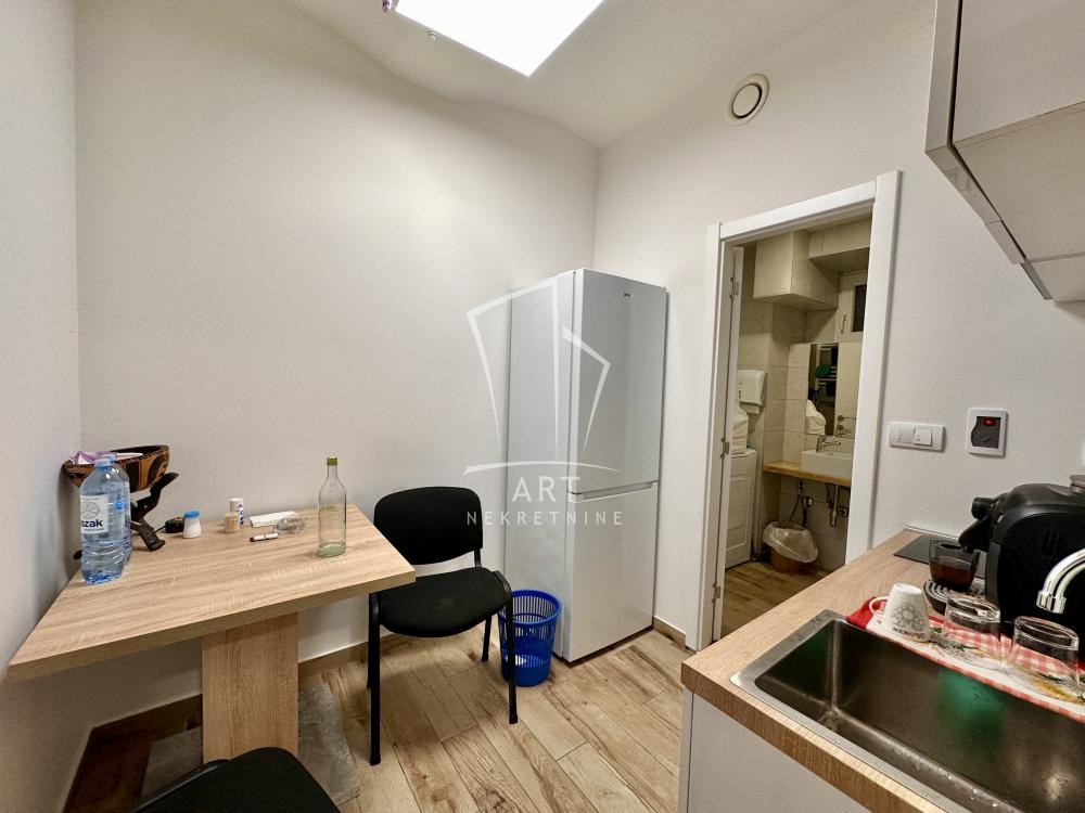 Stan na prodaju u Beogradu, Stari grad, cetvorosoban, 66m2, cena 222600 evra