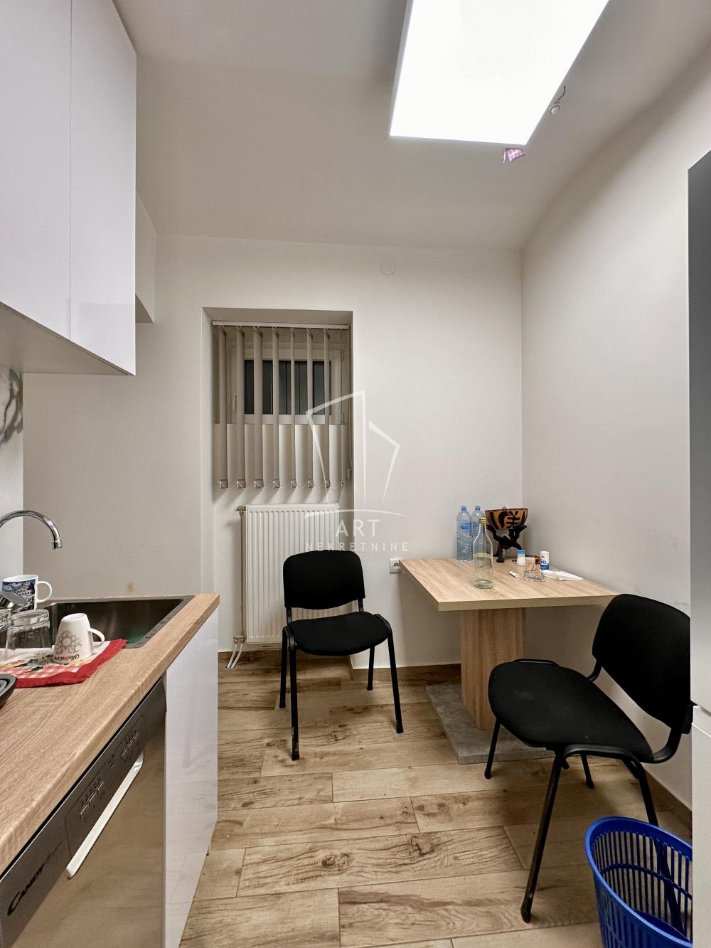 Stan na prodaju u Beogradu, Stari grad, cetvorosoban, 66m2, cena 222600 evra