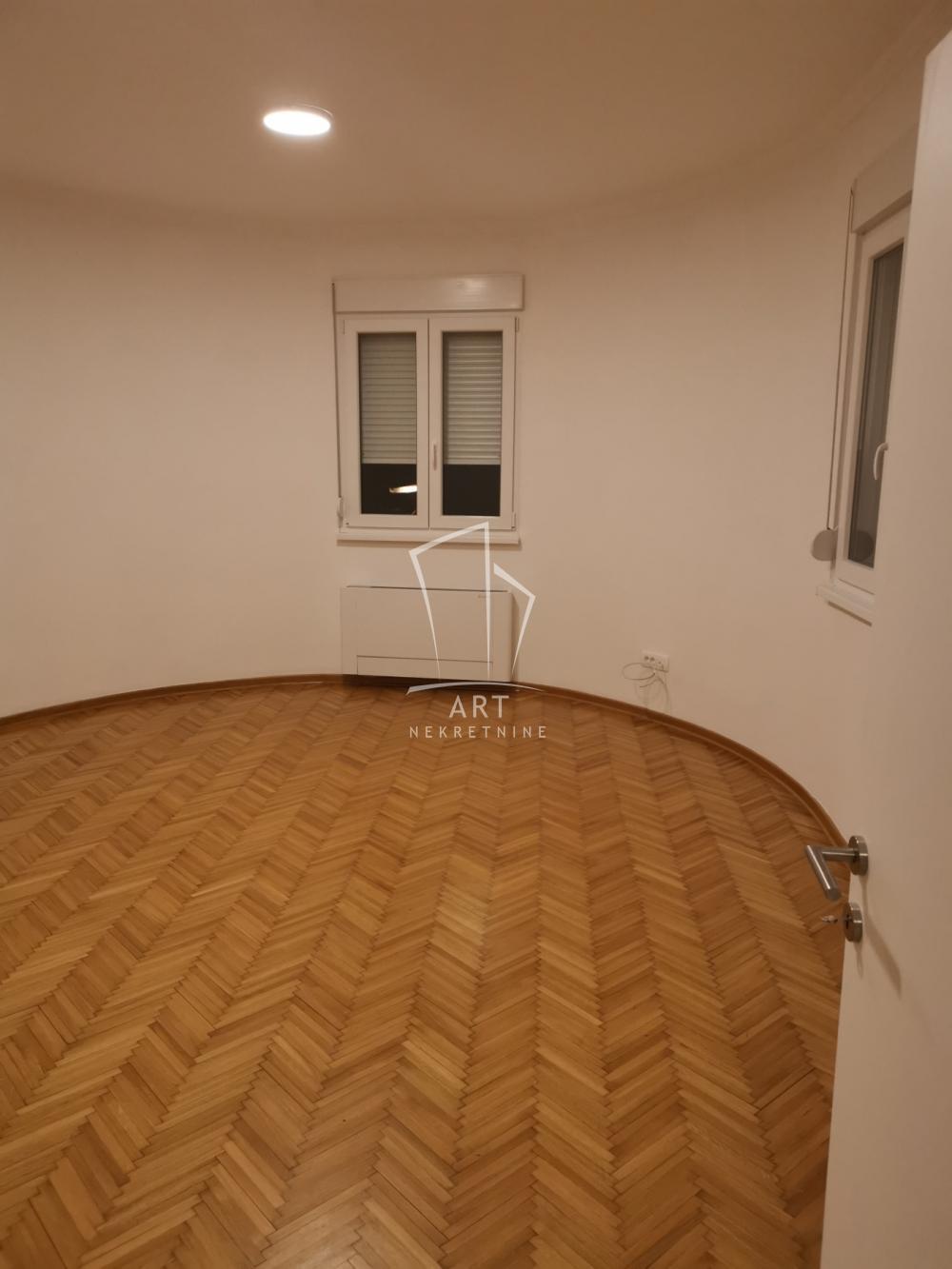 Stan na prodaju u Beogradu, Zvezdara, cetvorosoban, 114m2, cena 490000 evra