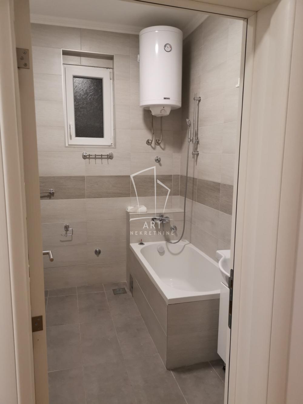 Stan na prodaju u Beogradu, Zvezdara, cetvorosoban, 114m2, cena 550000 evra