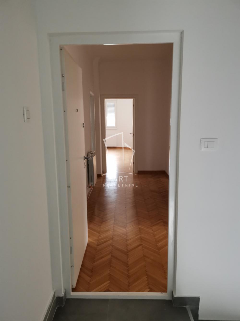 Stan na prodaju u Beogradu, Zvezdara, cetvorosoban, 114m2, cena 550000 evra