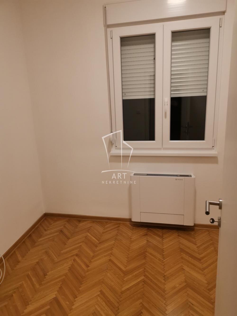 Stan na prodaju u Beogradu, Zvezdara, cetvorosoban, 114m2, cena 550000 evra