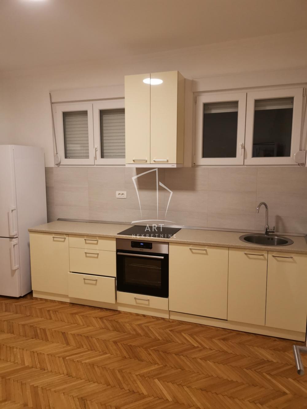 Stan na prodaju u Beogradu, Zvezdara, cetvorosoban, 114m2, cena 550000 evra