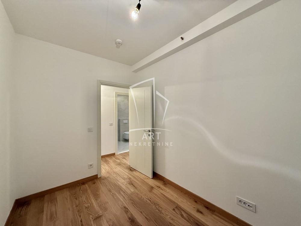 Stan na prodaju u Beogradu, Voždovac, trosoban, 66m2, cena 259000 evra