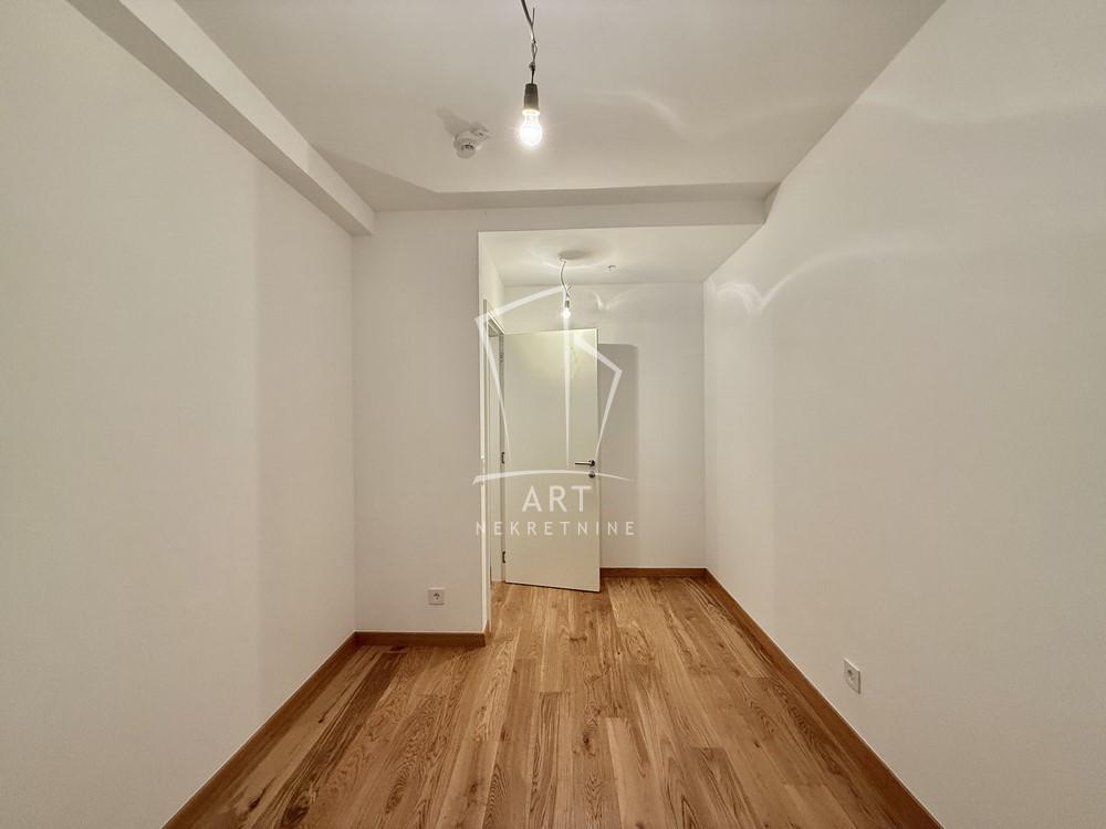 Stan na prodaju u Beogradu, Voždovac, trosoban, 66m2, cena 259000 evra