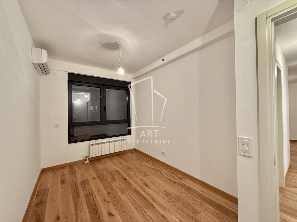 Stan na prodaju u Beogradu, Voždovac, trosoban, 66m2, cena 259000 evra