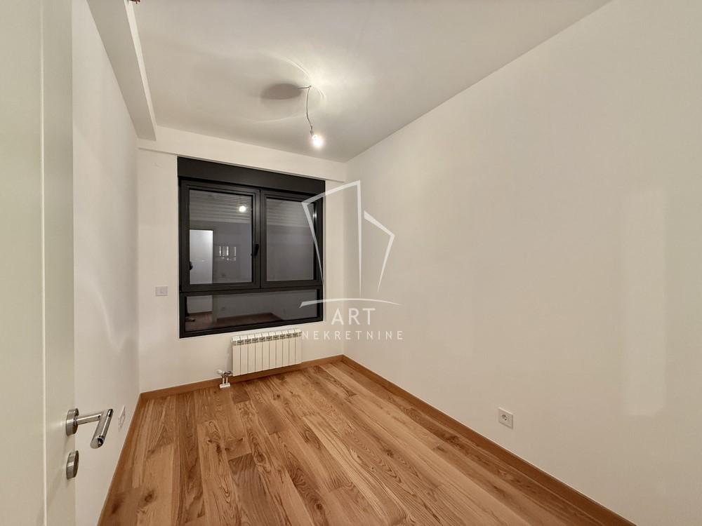 Stan na prodaju u Beogradu, Voždovac, trosoban, 66m2, cena 259000 evra