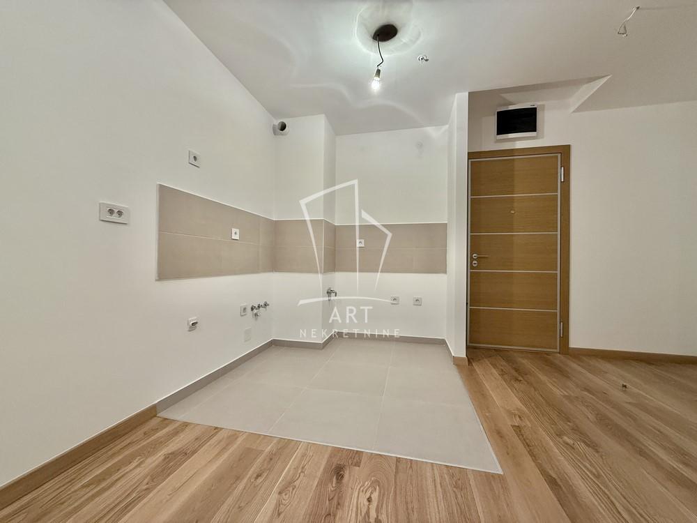 Stan na prodaju u Beogradu, Voždovac, trosoban, 66m2, cena 259000 evra
