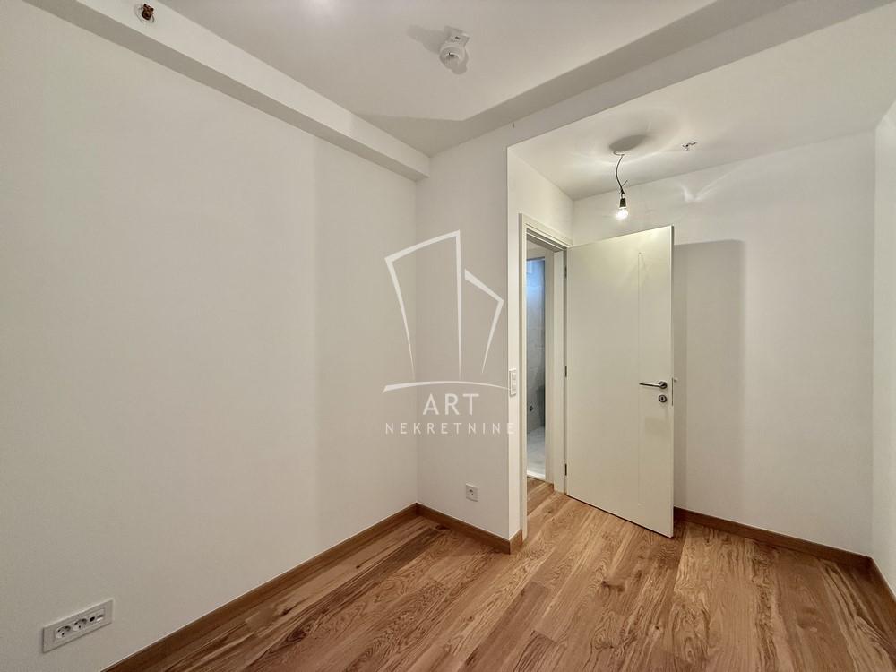 Stan na prodaju u Beogradu, Voždovac, trosoban, 66m2, cena 259000 evra